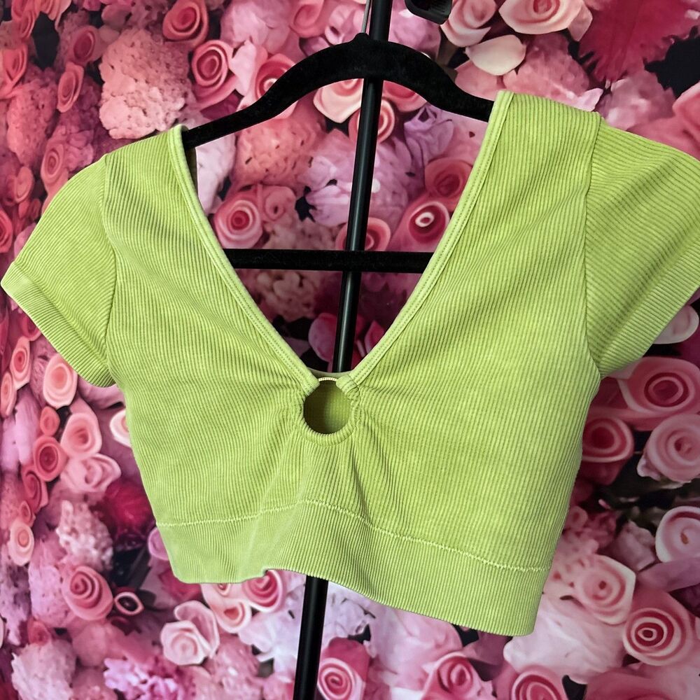 Aerie Ribbed Crop Top Womens Medium Yellow Green Short Sleeve Keyhole Stretch